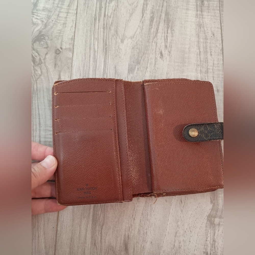 Louis Vuitton Monogram Kisslock Wallet - Picture 7 of 15